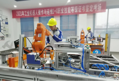 2021年全国工业机器人操作与运维“1+X”职业技能等级证书鉴定考试隆化职中开展