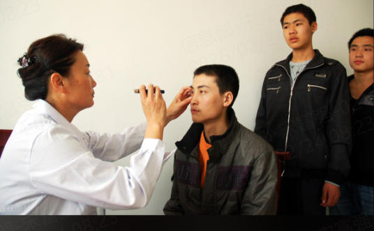 哪些军校在招生时对近视手术的限制比较宽松？