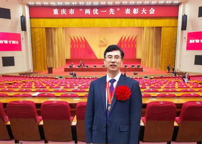 重庆南川隆化职中党委书记张健荣获 “重庆市优秀共产党员” 称号